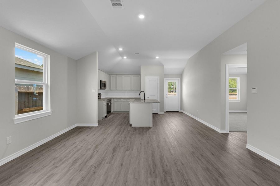 Spacious, unfurnished interior of a new home in The Enclave at Spring Branch, Conroe (Image 24).