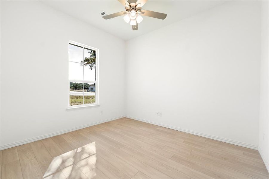 Spacious, unfurnished interior of a new home in Oak Grove Addition, Springtown (Image 18).