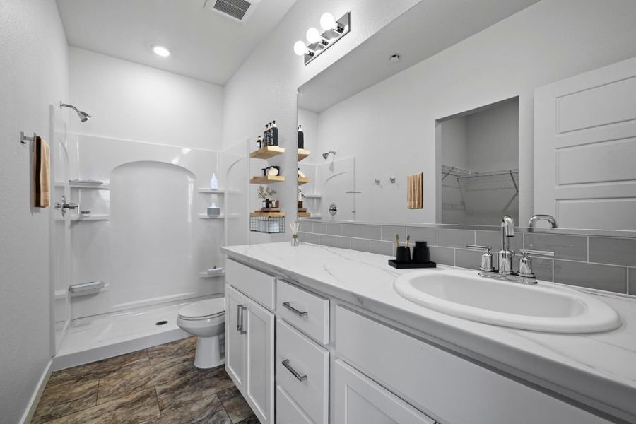 3832 Katmai - Owner's Bath Render