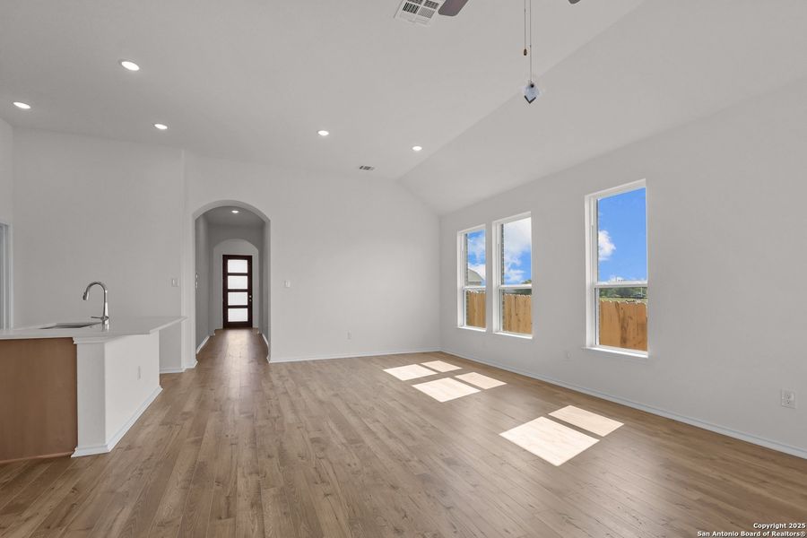 Spacious, unfurnished interior of a new home in Sunflower Ridge, New Braunfels (Image 10). Spacious, unfurnished interior of a new home in Sunflower Ridge, New Braunfels (Image 10).