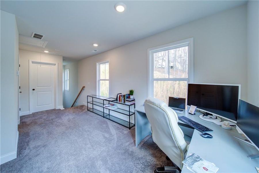 Furnished interior view inside a new home in , Waleska (Image 31).