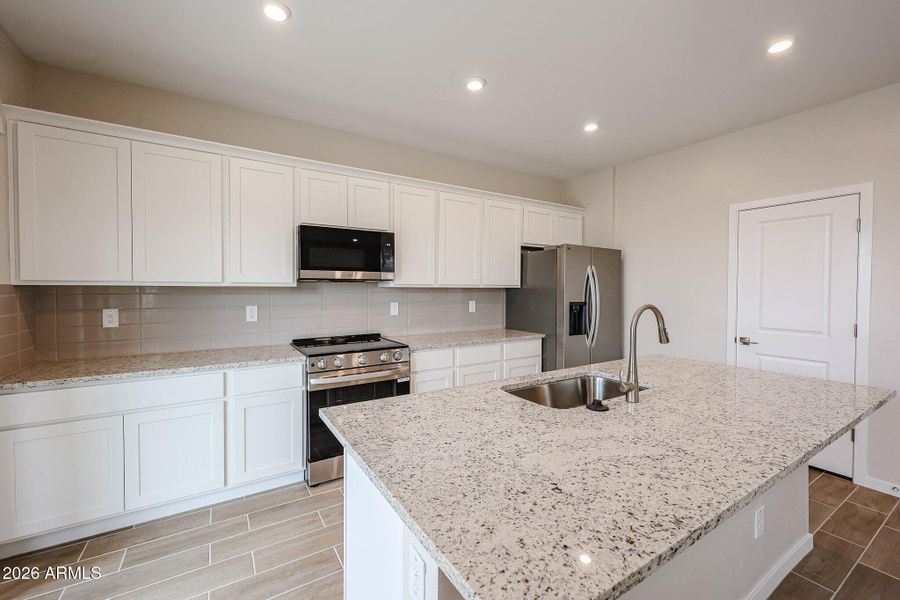 09_North-Copper-Canyon_Iris_Lot-63_New-C