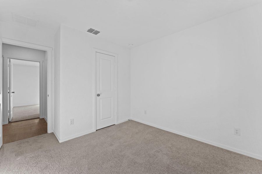 Spacious, unfurnished interior of a new home in Friendship Oaks, Fredericksburg (Image 25).