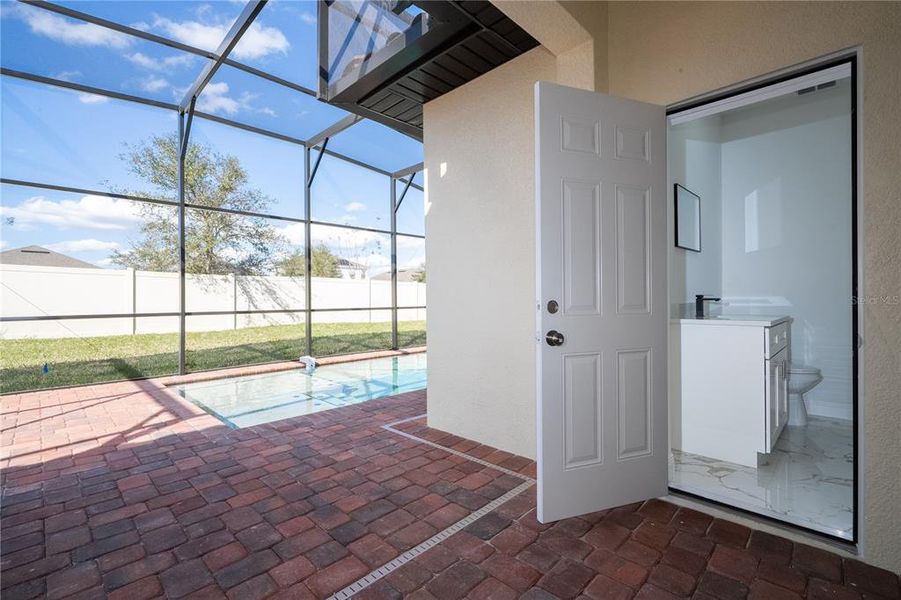 Exterior details and patio area of a home in , Haines City (Image 30).