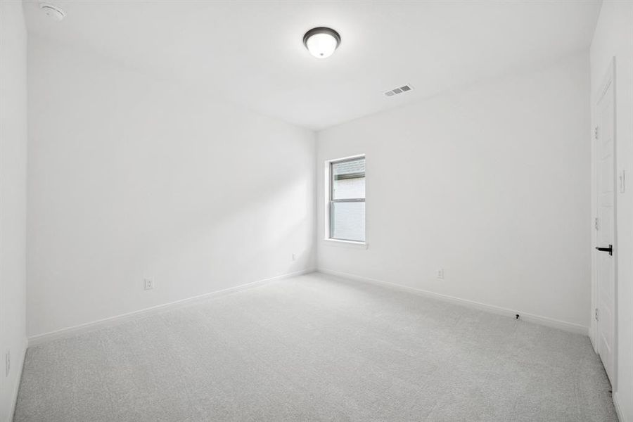 Spacious, unfurnished interior of a new home in Mantua Point Gardens, Van Alstyne (Image 23).
