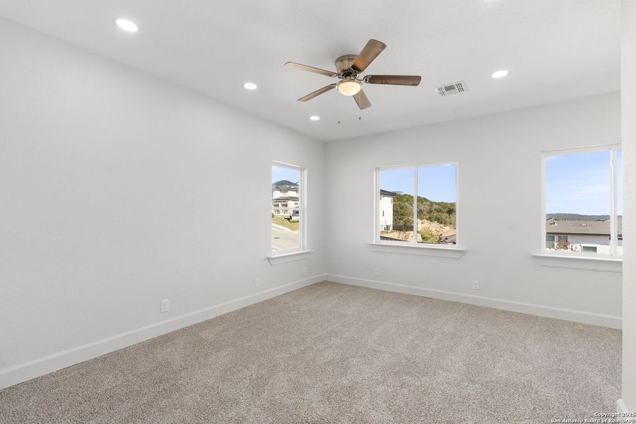 Spacious, unfurnished interior of a new home in , San Antonio (Image 24).