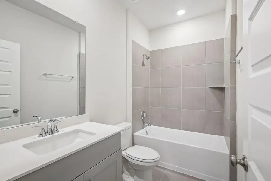 Furnished interior view inside a new home in Kingdom Heights, Rosenberg (Image 10).