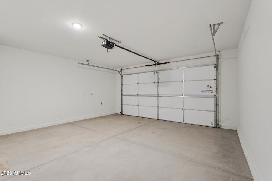 37-web-or-mls-S 95th Dr-S2201-037