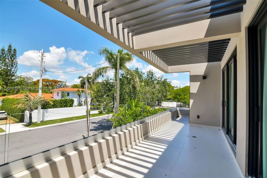 Exterior details and patio area of a home in , Miami (Image 31).