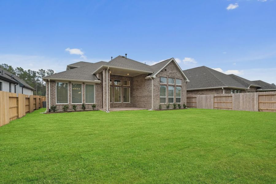 Exterior details and patio area of a home in Evergreen, Fulshear (Image 27).