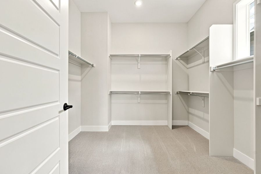 Spacious, unfurnished interior of a new home in Hilltop at Inspiration, Aurora (Image 12).