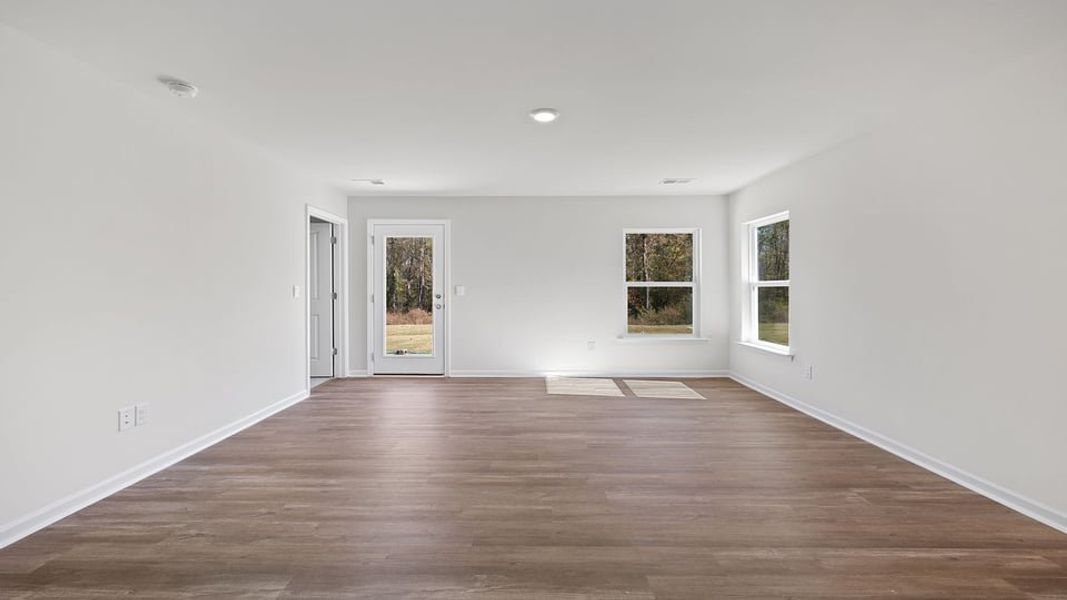 Spacious, unfurnished interior of a new home in Cloverdale Hills, Piedmont (Image 17).