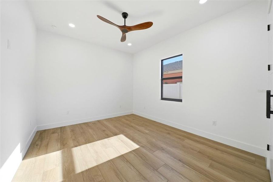 Spacious, unfurnished interior of a new home in , St. Petersburg (Image 34).