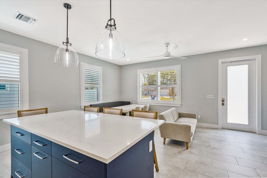 10-425 Hugh Street-10