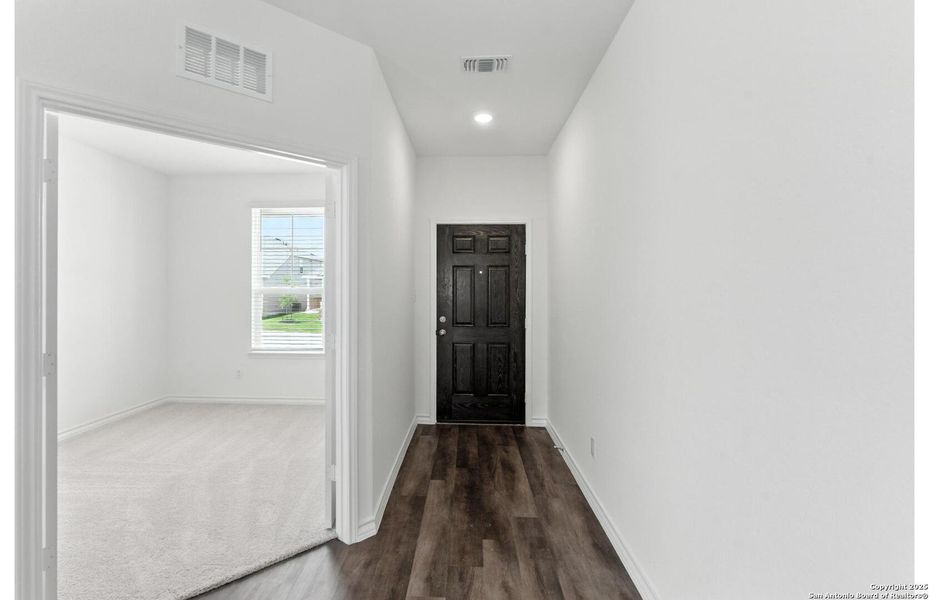 Spacious, unfurnished interior of a new home in The Overlook at Creekside, New Braunfels (Image 18).