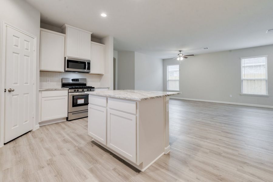 Representative furnished interior of a home built from the Floor Plan 1784 by Colina Homes in Tidwell Lakes, Houston (Image 14).