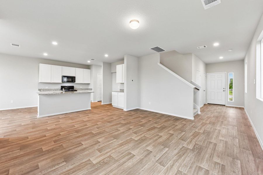 Spacious, unfurnished interior of a new home in Hymeadow, San Marcos (Image 15). Spacious, unfurnished interior of a new home in Hymeadow, San Marcos (Image 15).