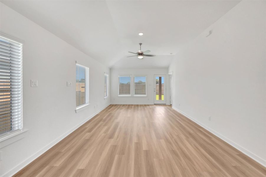 Spacious, unfurnished interior of a new home in Summerview, Fulshear (Image 20). Spacious, unfurnished interior of a new home in Summerview, Fulshear (Image 20).