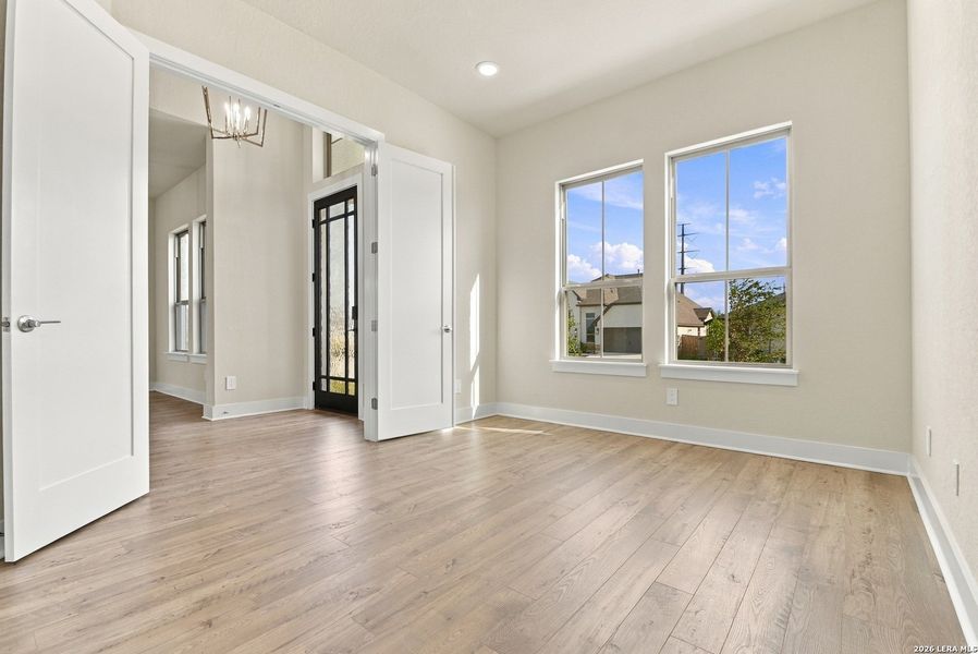 Spacious, unfurnished interior of a new home in Haby Hill 60s, San Antonio (Image 26).