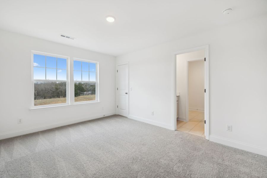 Spacious, unfurnished interior of a new home in Willow Landing, Mount Juliet (Image 36).