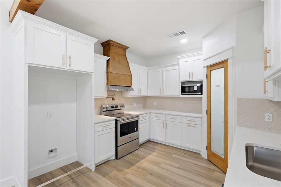 Furnished interior view inside a new home in , Azle (Image 4).