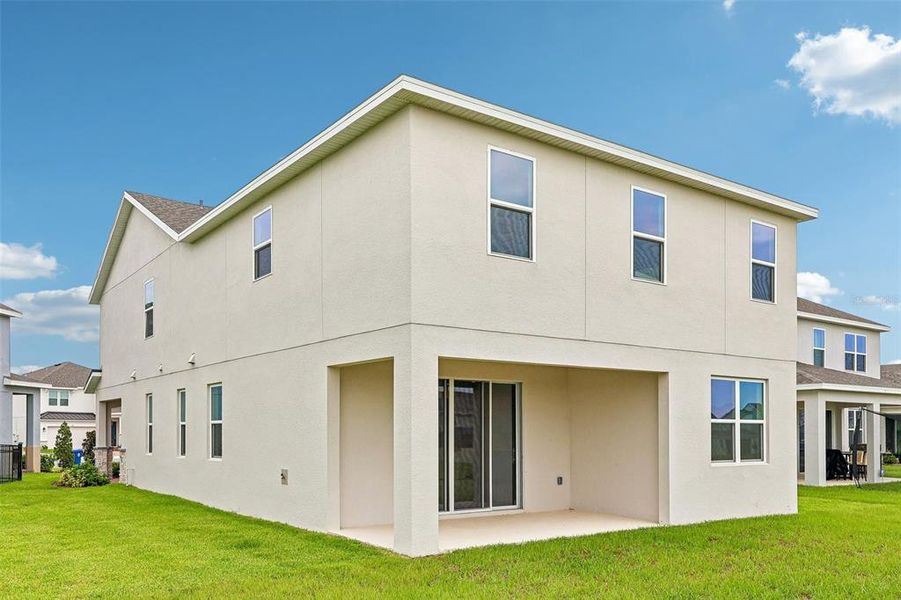 Exterior details and patio area of a home in Park View at the Hills, Minneola (Image 21).