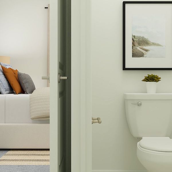 2215 Argent Owners Bath 1of3 F1 041125