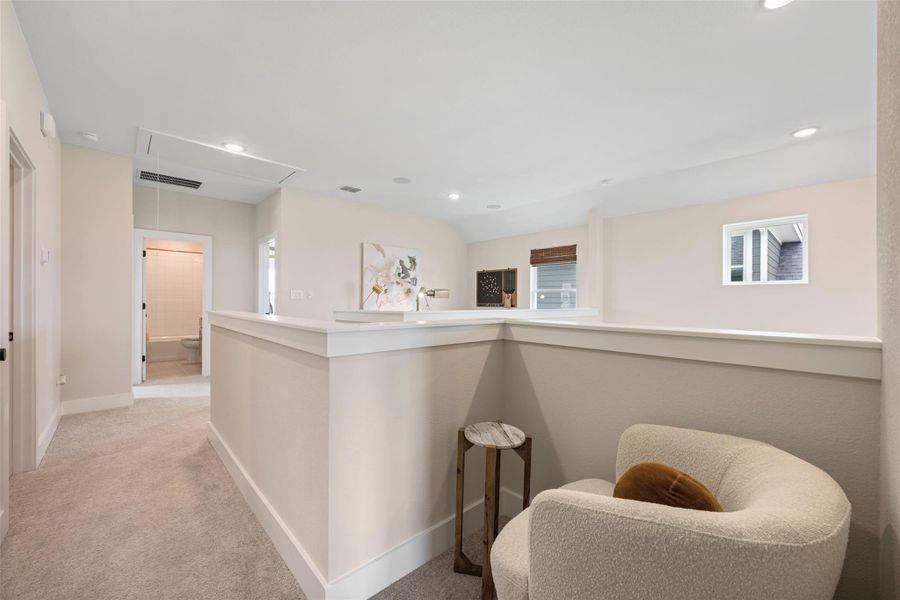 Representative images and renderings are for illustrative purposes. Actual structural options and design finishes of home may vary.