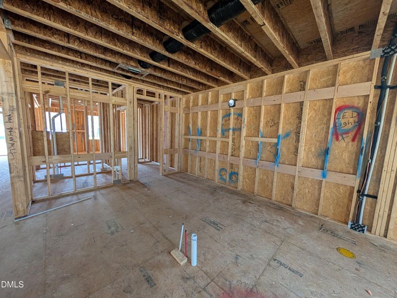 PXL_20251115_184921196