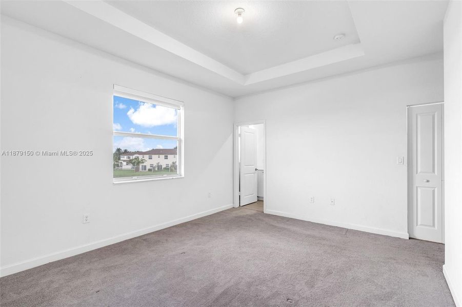 Spacious, unfurnished interior of a new home in , Miami (Image 14).