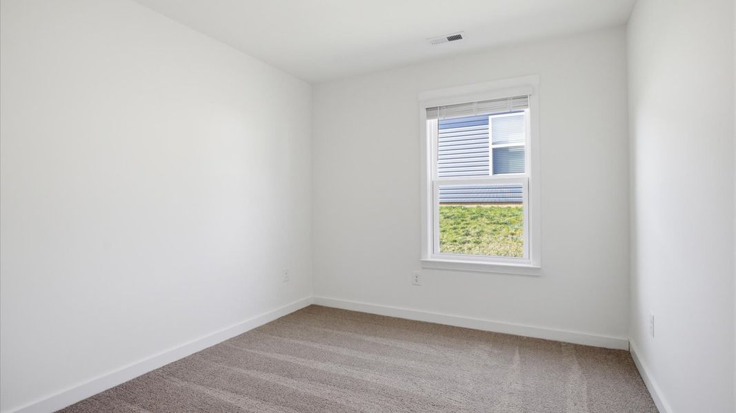 Spacious, unfurnished interior of a new home in Emory Creek, Harriman (Image 21).