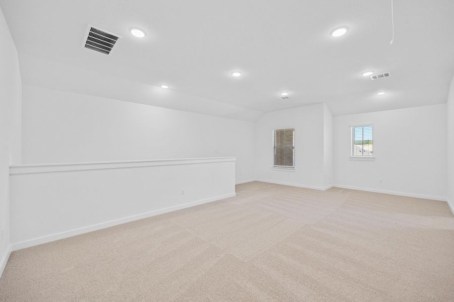 Spacious, unfurnished interior of a new home in Lakeside at Tessera, Lago Vista (Image 25).