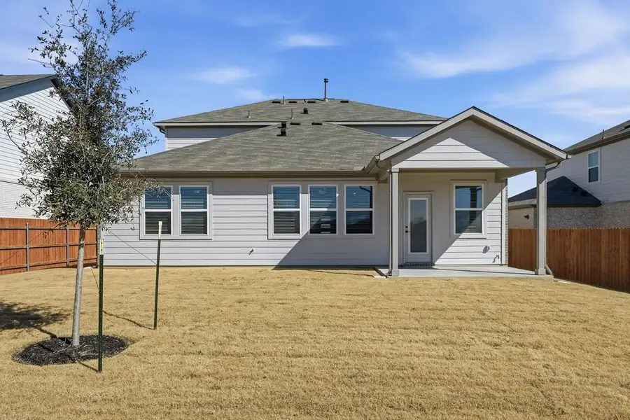 Exterior details and patio area of a home in Lisso, Pflugerville (Image 3).