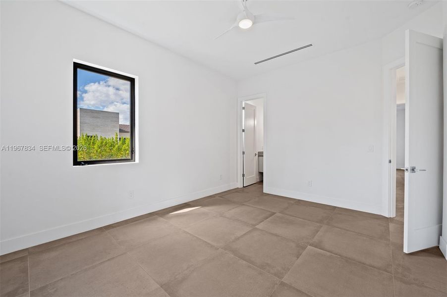 Spacious, unfurnished interior of a new home in , Davie (Image 25).