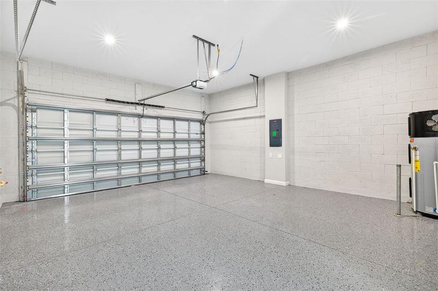 Spacious, unfurnished interior of a new home in Wellen Park, Venice (Image 26).