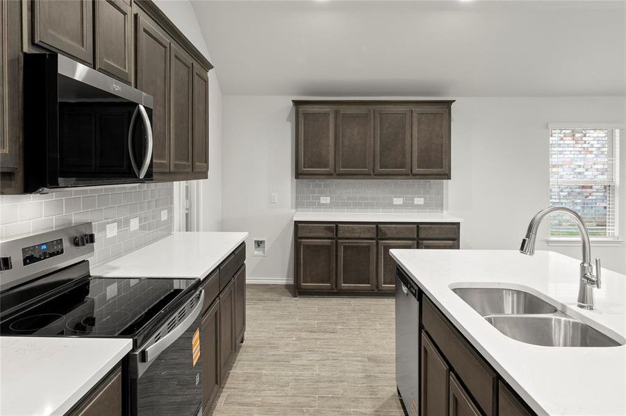 10. 3257 Mercer - Kitchen (3) 10. 3257 Mercer - Kitchen (3)