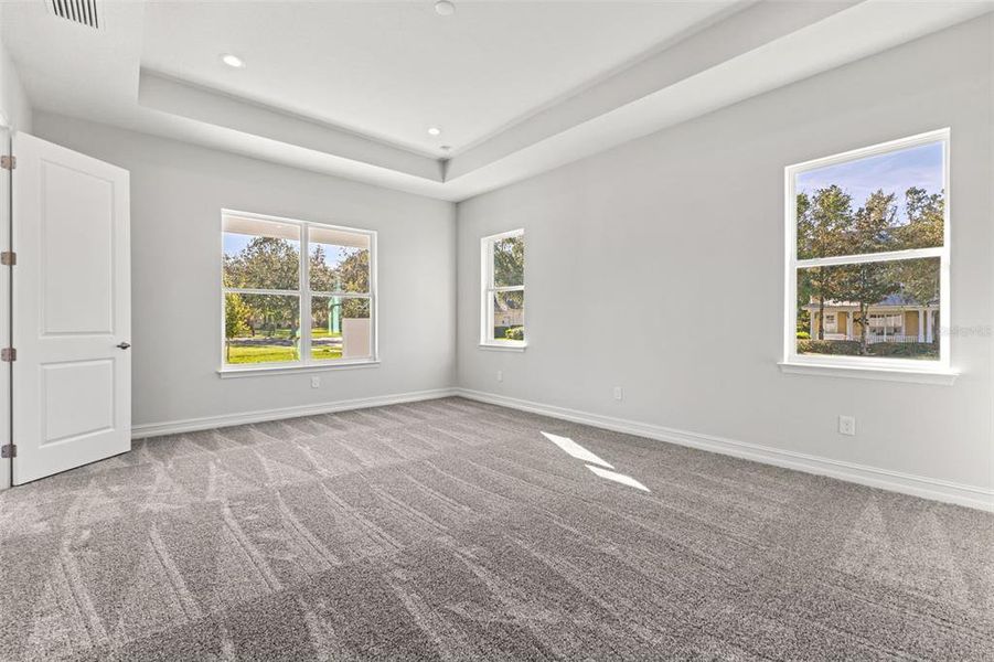 Spacious, unfurnished interior of a new home in Southern Hills Plantation, Brooksville (Image 39).