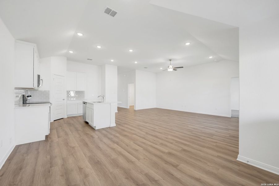 Spacious, unfurnished interior of a new home in Paloma Park, Converse (Image 46).