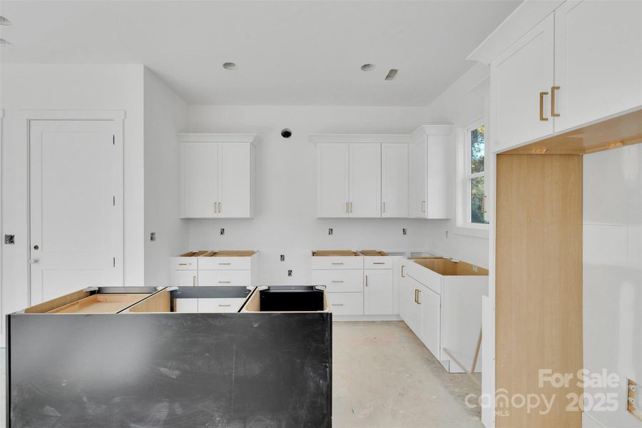 Image 6 of a home in .