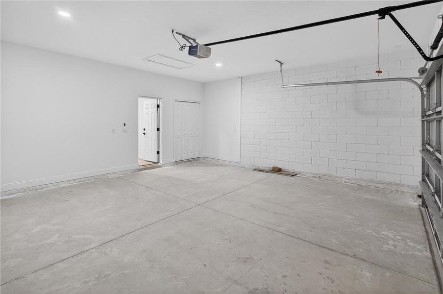 Spacious, unfurnished interior of a new home in , Ocala (Image 32).