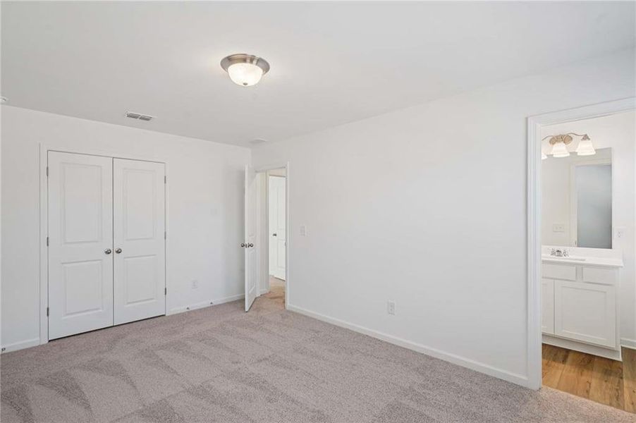 Spacious, unfurnished interior of a new home in The Pointe at Heron Bay, Locust Grove (Image 25).