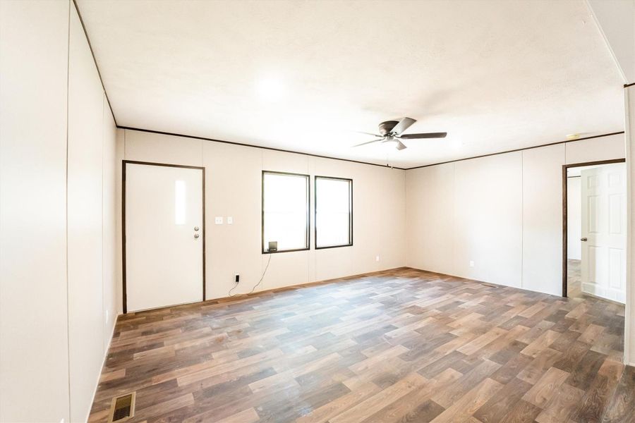 Spacious, unfurnished interior of a new home in , Conroe (Image 31).