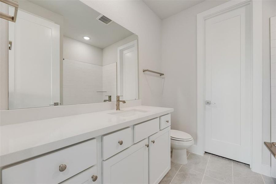 Furnished interior view inside a new home in Collin Creek, Plano (Image 10). Furnished interior view inside a new home in Collin Creek, Plano (Image 10).