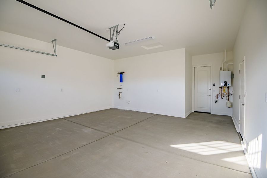 Spacious, unfurnished interior of a new home in Summit at The Dells, Prescott (Image 28).