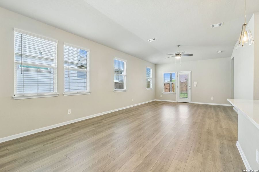 Spacious, unfurnished interior of a new home in Thomas Pond, San Antonio (Image 39). Spacious, unfurnished interior of a new home in Thomas Pond, San Antonio (Image 39).