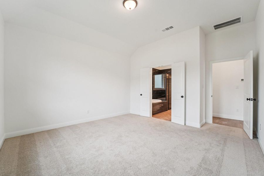 Spacious, unfurnished interior of a new home in Evergreen 40', Conroe (Image 31).