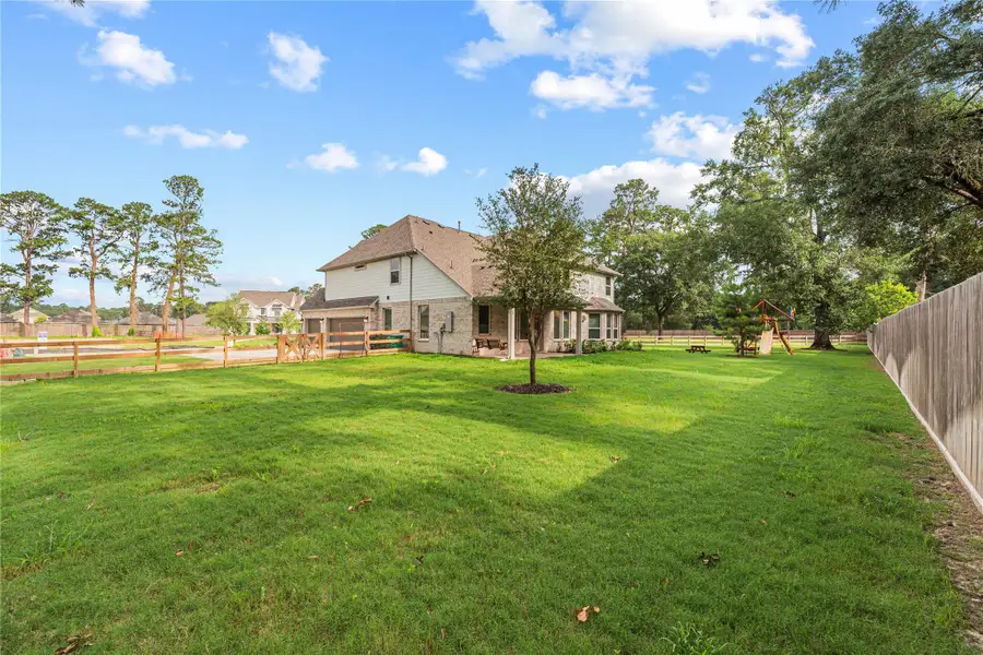 Huge backyard with tons of possibilities!