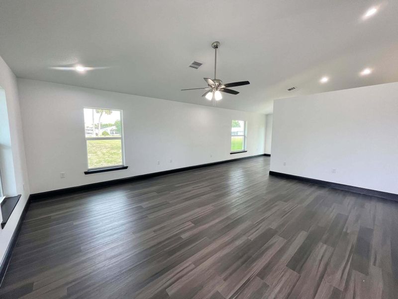 Spacious, unfurnished interior of a new home in , Okeechobee (Image 18).