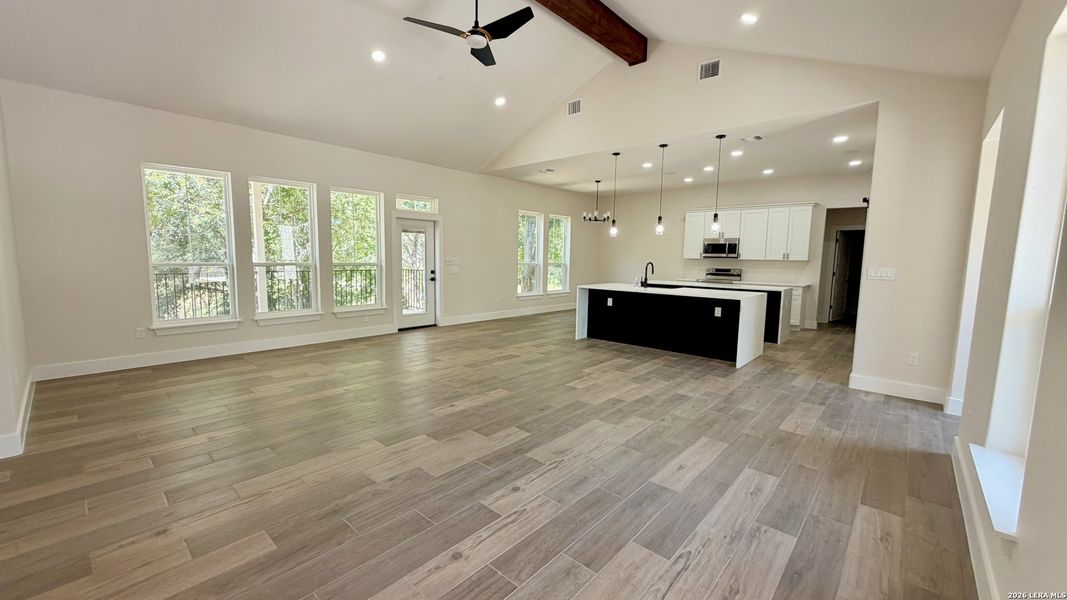 Spacious, unfurnished interior of a new home in , Bulverde (Image 24).
