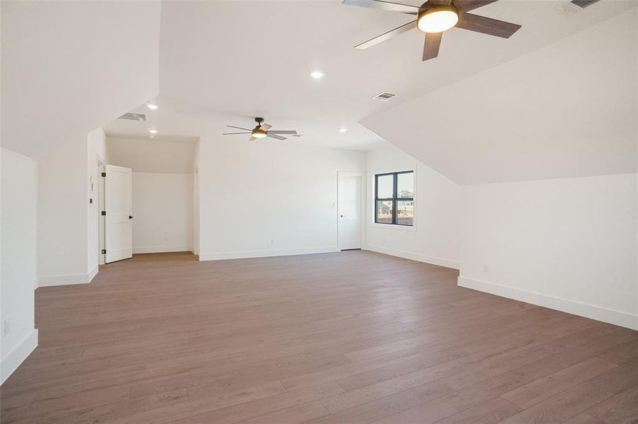 Spacious, unfurnished interior of a new home in , Paradise (Image 21).